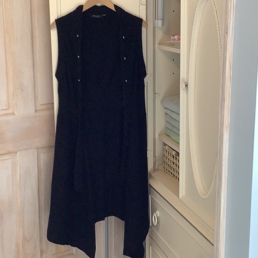 Black Sleeveless Duster Vest